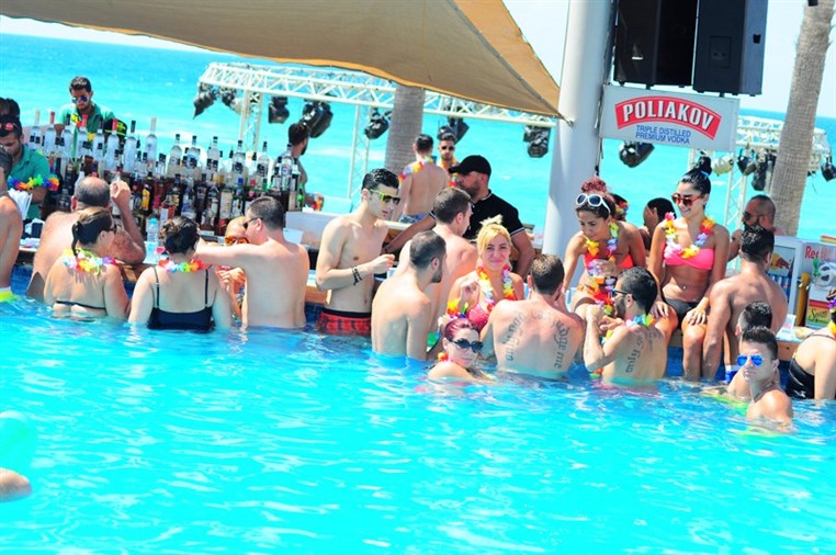 Cyan Sunday Club Lets Carnival